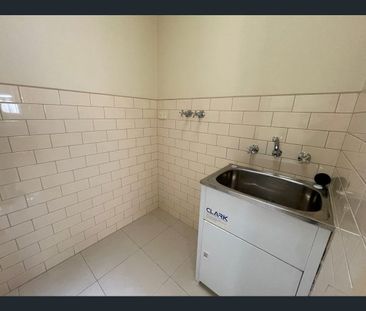 CHARMING FAMILY HOME WITH SPACE AND COMFORT - Photo 5