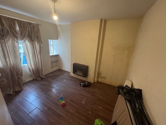 3 Bed Detached House, Hythe Road, CR7 - Photo 1