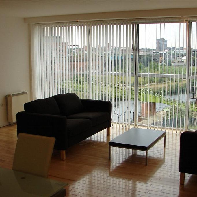 2 bedroom flat to rent - Photo 1