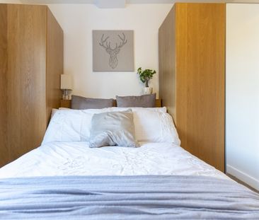 Airedale House 8 Rodley Lane - Photo 1