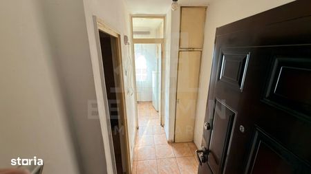 Garsoniera decomandata zona Sucpi Electroputere etaj 2 centrala - Fotografie 5