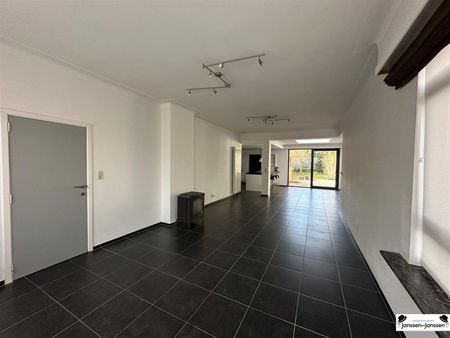 Ruime halfopen bebouwing met zonnige tuin te Gooreind te huur - Photo 2