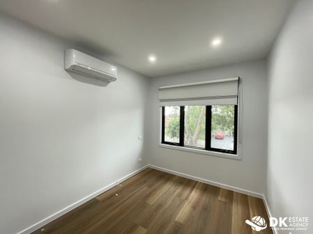 Stunning Townhouse in Albion - Photo 5