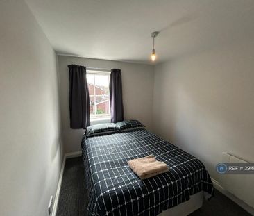 2 bedroom flat to rent - Photo 2
