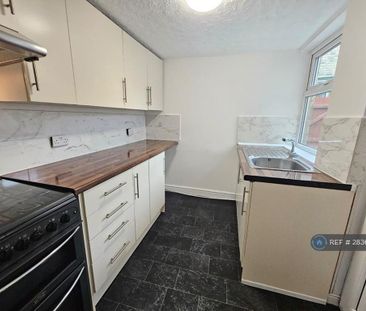 3 bedroom end of terrace house to rent - Photo 5