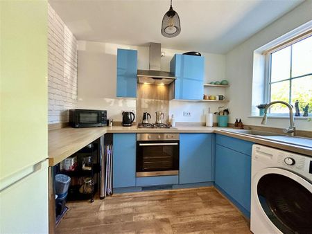 2 bedroom end of terrace house to rent - Photo 3