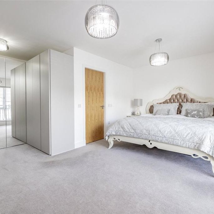 5 bedroom detached house to rent - Photo 1