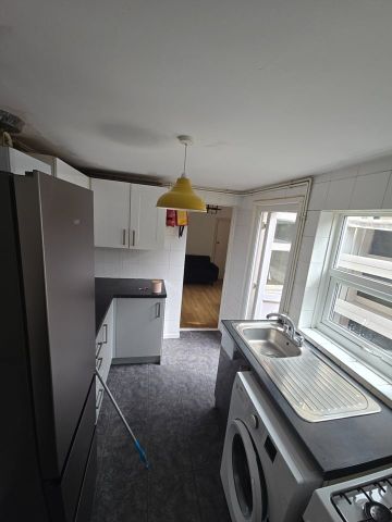 3 Bed End Terrace, High Road, N12 - Photo 5