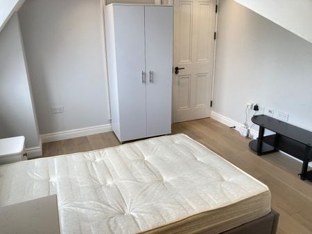 Room in a Shared Flat, Ealing Common, W3 - Photo 2