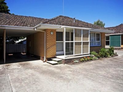 Neat 2 Bedroom Unit - Photo 5