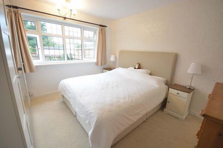 Bridge Road, Epsom, Surrey, KT17 4AJ - Photo 3