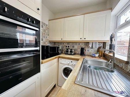 2 bedroom terraced house to rent - Photo 4
