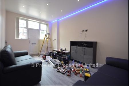 4 Bed 4 Bath Properties in Leeds - Photo 5