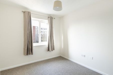 2 Bed Flat - Photo 3