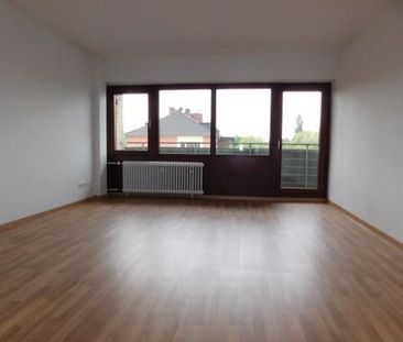 Nette Nachbarn gesucht... großzügige 2 ZKDB mit 2 Balkone und Lamin... - Foto 1