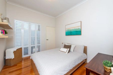 “STUNNING FAMILY HOME LOCATED IN A QUITE CUL-DE-SAC!” - Photo 2