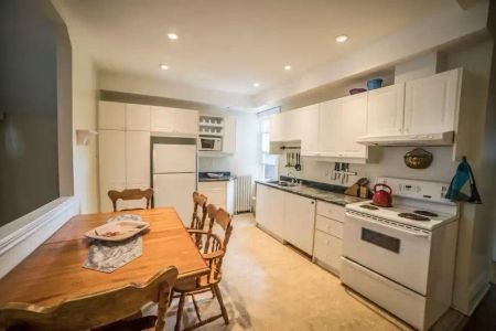Toronto Furnished Duplex Upper Level for Rent - Elegant 2 Bed, 2 Bath with Private Roof Top Patio and City Views - Photo 4