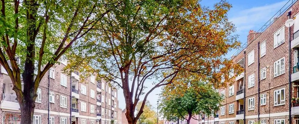 4 bedroom apartment to rent in Greenleaf Close, Tulse Hill, London, SW2 - Photo 1