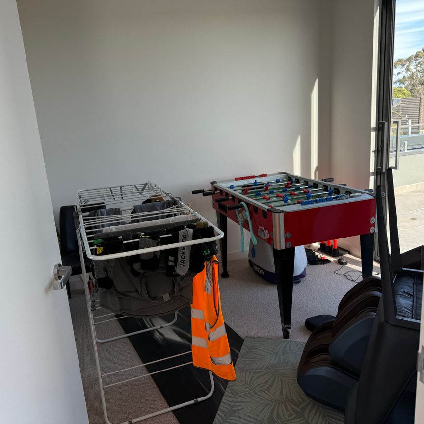 Caulfield South - Photo 1