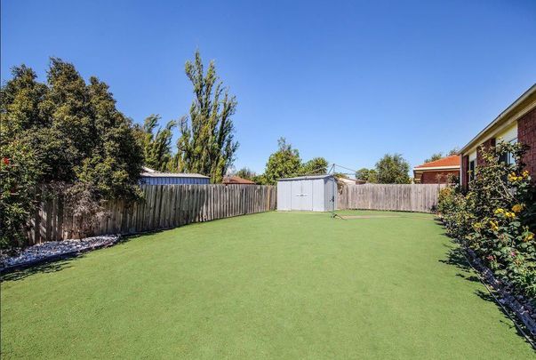 15 Fairhaven Crescent, Hoppers Crossing, VIC 3029 - Photo 1