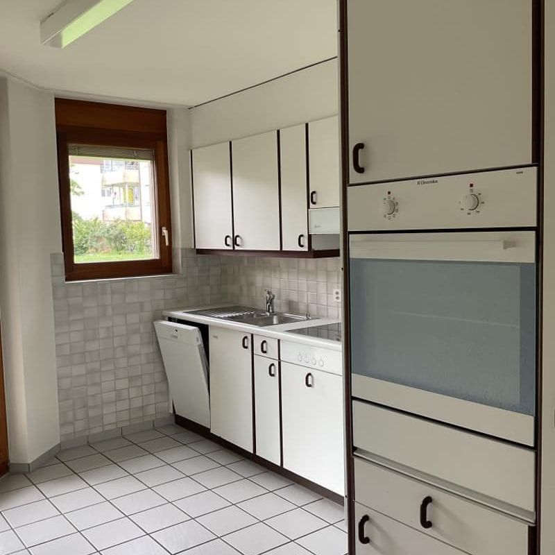 "Wohnung mit 2 Aussensitzplätze im Grünen in der nähe vom Bahnhof und E" - Photo 1