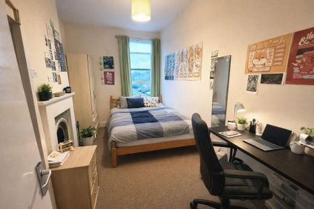 5 bedroom flat to rent - Photo 4