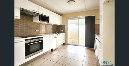 Stylish 2 bedroom unit - Photo 3