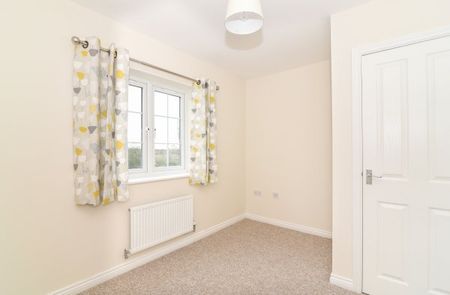 Viburnum Walk, Evesham, WR11 - Photo 2