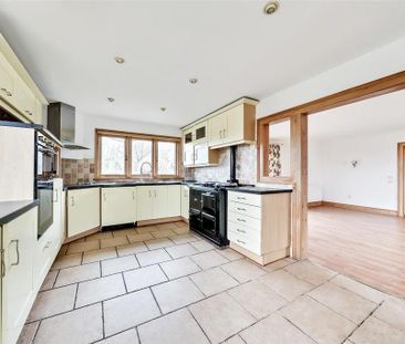 5 bedroom chalet to rent - Photo 1