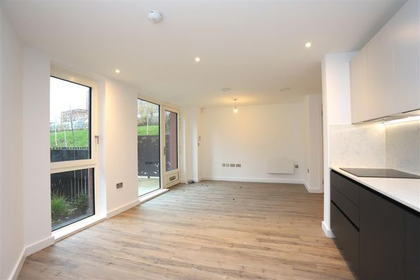 The Railings, Middlewood Locks - Photo 1