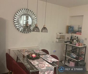 1 bedroom in a flat share to rent - Photo 3