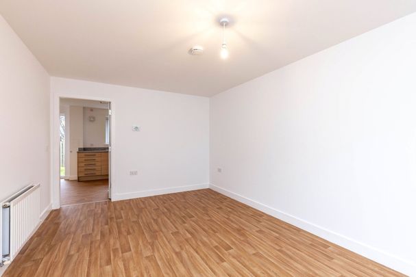 70 Oaklands Square - Photo 1