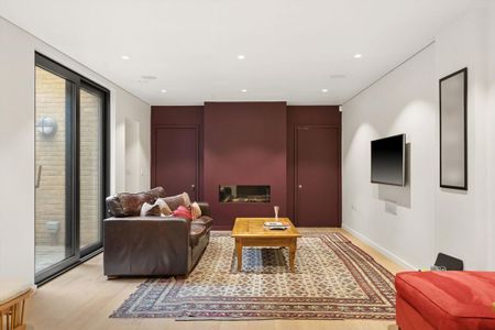 Contemporary family living in a private South Kensington mews. - Photo 2