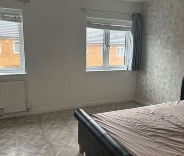 2 Bed Terraced House, Clarence Gardens, LU1 - Photo 2