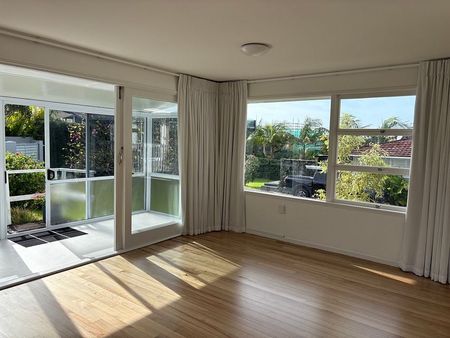 Elevated, sunny and spacious 2 bed unit - Photo 5