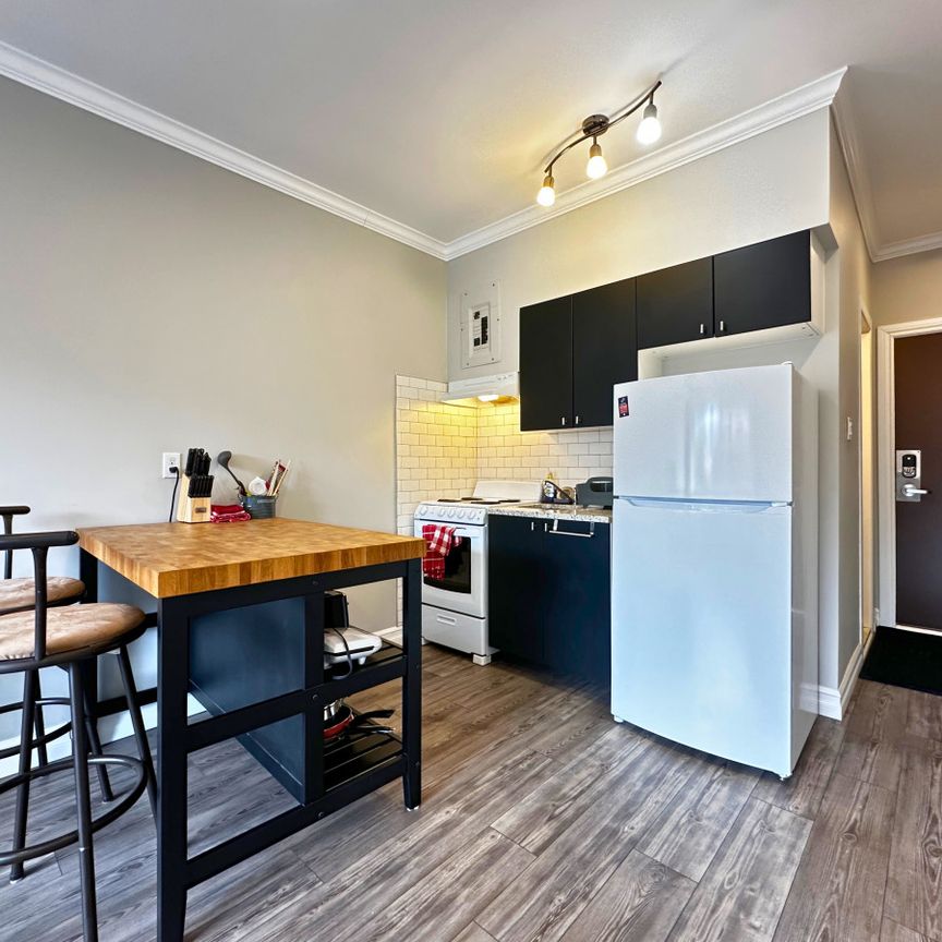 2104 Prud'homme Ave, #302 - Photo 1