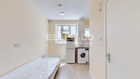 The Broadway, UB6, Greenford - Photo 5