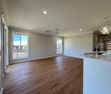 Brand New Lovely and comfortable Family Home - Photo 1