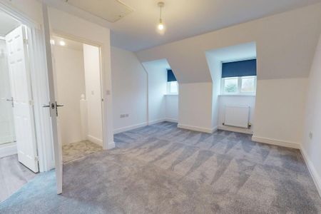 4 bedroom semi-detached house to rent - Photo 4