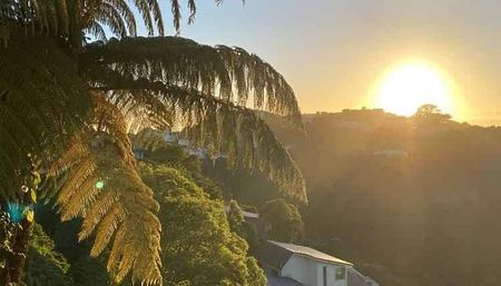 3 Bedroom Flat in Highbury - Photo 2