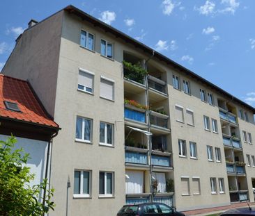 Unbefristete und großzügig aufgeteilte 2-Zimmer-Wohnung mit Loggia! - Photo 2