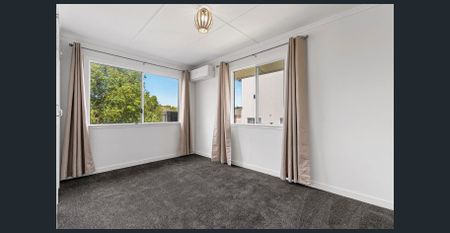 Stunning 5-Bedroom Family Home in Mt. Gravatt East - A Perfect Sanctuary for Your Family - Photo 3