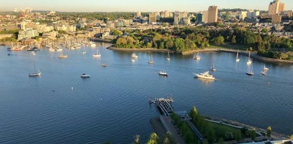 Waterfront 2BR & Den with A/C at Waterford Building in Yaletown - Photo 2