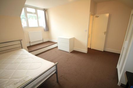 4 bedroom end of terrace house to rent - Photo 3