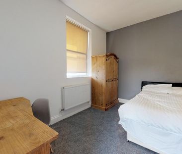 3 bedroom apartment to rent - Photo 4