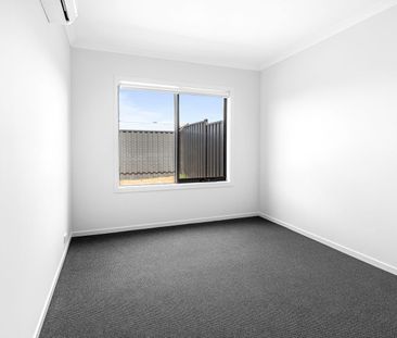 Brand-New Single-Level Home Offering Modern Comfort and Effortless ... - Photo 2