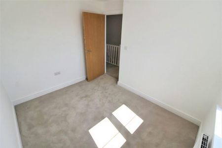 4 bedroom detached house to rent - Photo 5