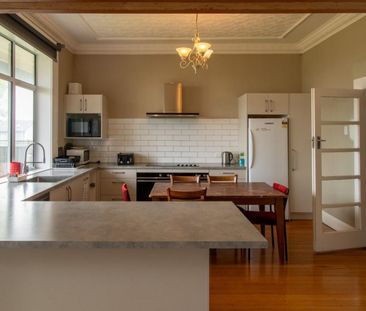 Tidy bedroom in shared housing! - Photo 2
