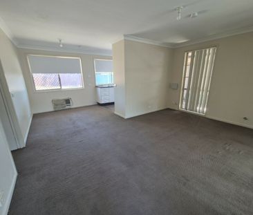 Beautiful 3 Bedroom Family Home in a convenient location!! - Photo 2