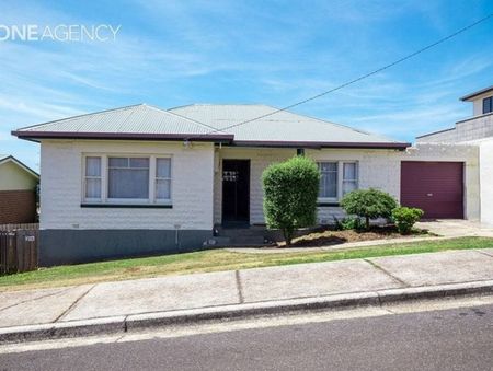 Low maintenance three bedroom home - Photo 3